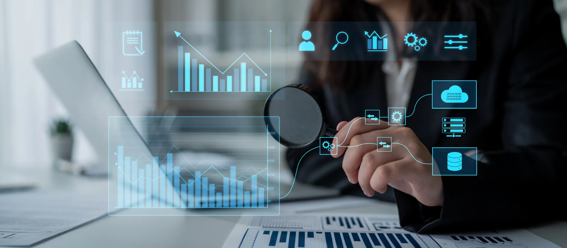 Datenfluss von der Datenbank und Cloud zu Verarbeitungs- und Analyse-Dashboards, die Datenanalyse, Automatisierung, Erkenntnisgewinnung und digitale Intelligenz darstellen Latch