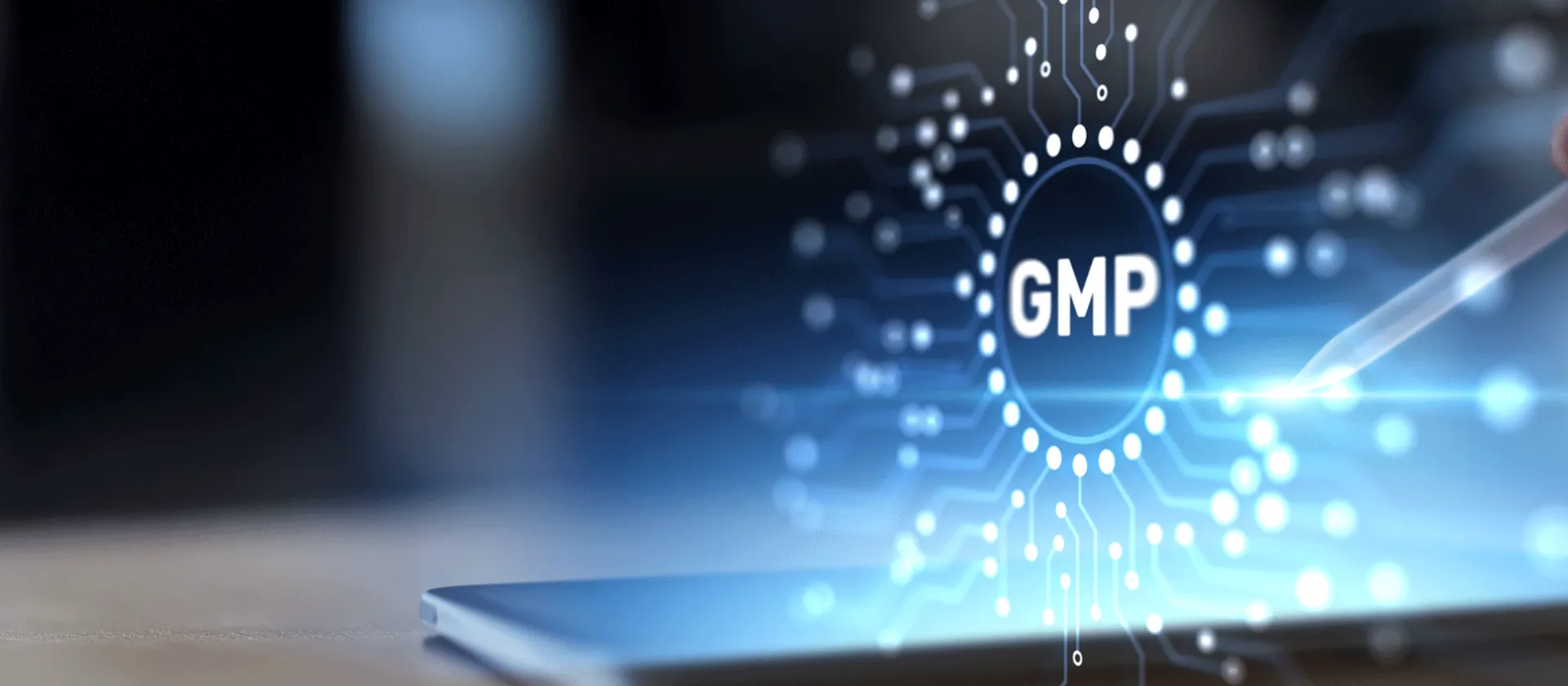 GMP-Standards für gute Herstellungspraxis und Qualitätskonformität, dargestellt auf einer digitalen Schnittstelle.